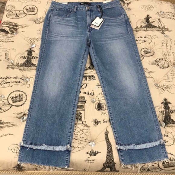 3x1 Cropped Frayed Detail Jeans - Picture 5 of 9